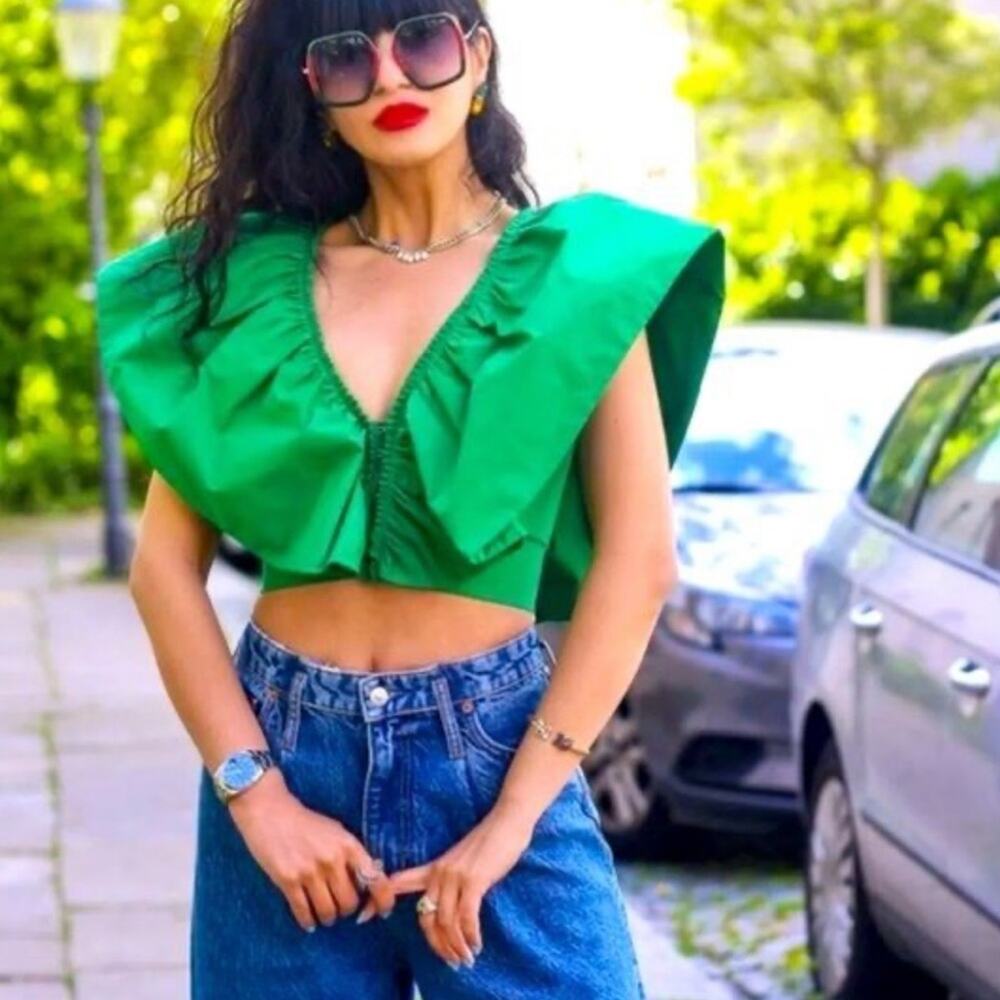 NWOT Zara Blogger Favorite Butterfly Style Top Blouse Eye Hook Closure Green Med